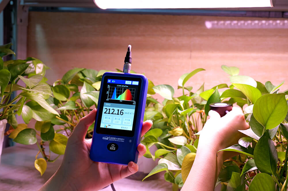 ls335光谱照度计测量植物补光灯照度