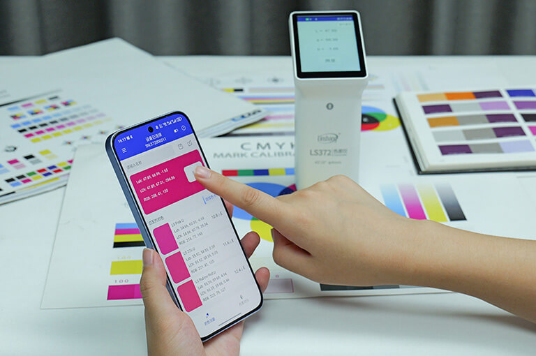 ls372连接手机app测量印刷品颜色