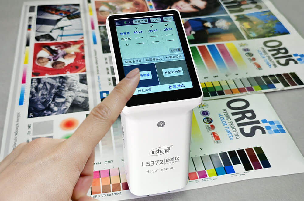 ls372色差仪测量印刷标准品颜色